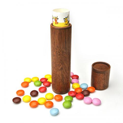 オーバースペック屋 / 円筒パッケージのお菓子専用木製ケース【Case